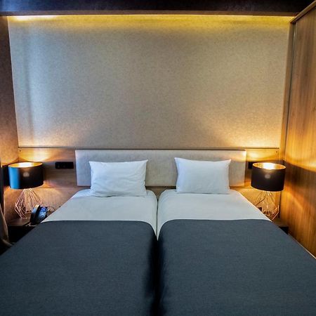 Snow Rooms Hotel 구다우리 외부 사진