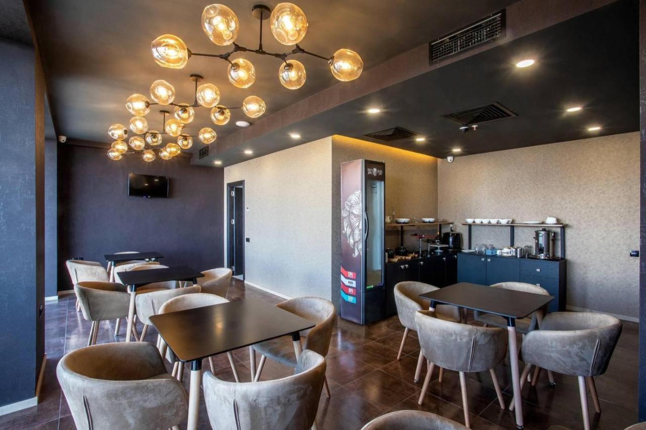 Snow Rooms Hotel 구다우리 외부 사진
