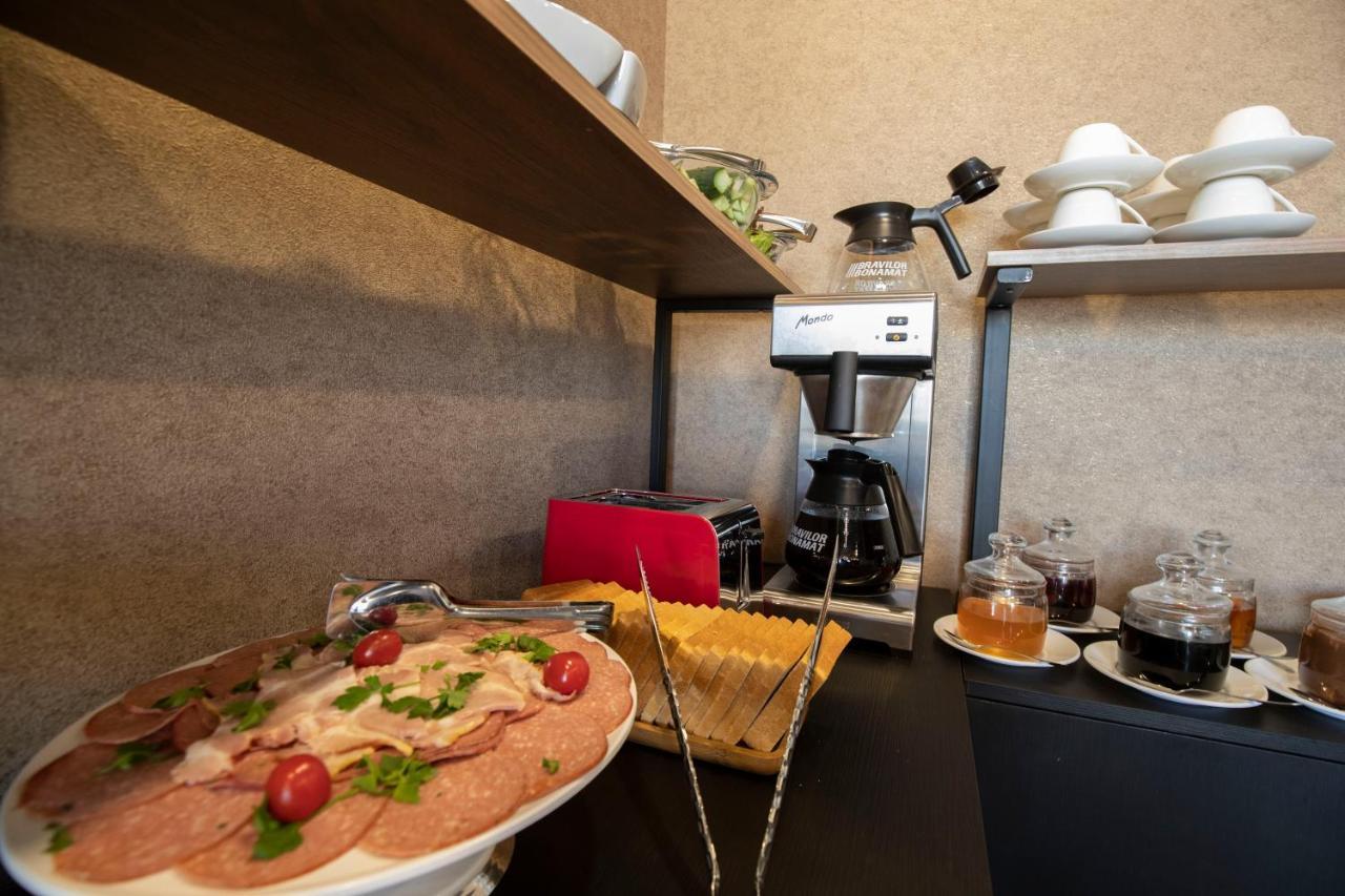 Snow Rooms Hotel 구다우리 외부 사진
